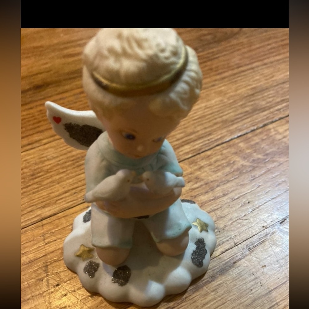 Tender hearts collection angel figurine vintage